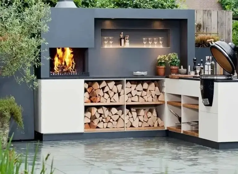 Outdoor Kitchen